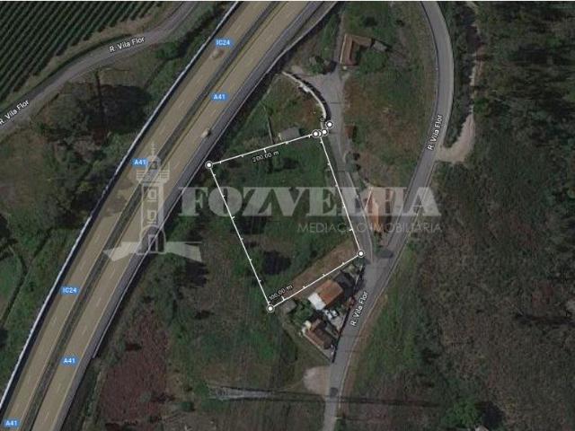 Lotes para construo de duas moradias, sito em Gandra, Paredes PR.