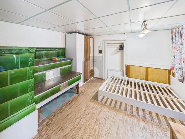 LOTS OF SPACE – WITH BARN AND LARGE GARDEN!