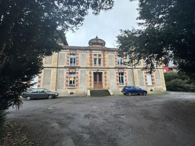 Lots de 6 appartements dans résidence de caractère à rénover