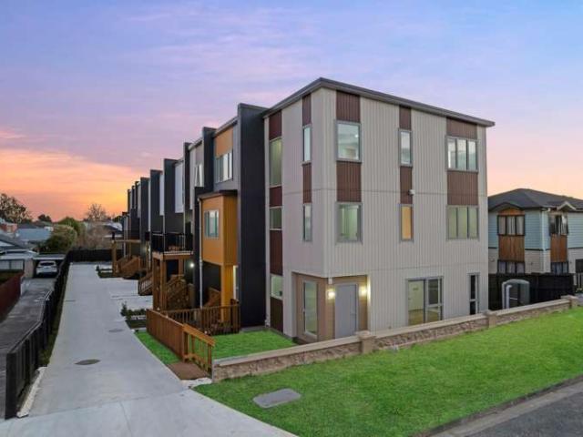 1 2&4 8/ Reeves Avenue, Papatoetoe, Manukau City