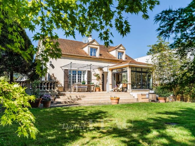 Louveciennes Maison Familiale 4 Chambres 210m² Louveciennes