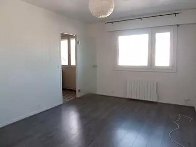Louviers 27400 Location appartement 1 pièce t1 parking