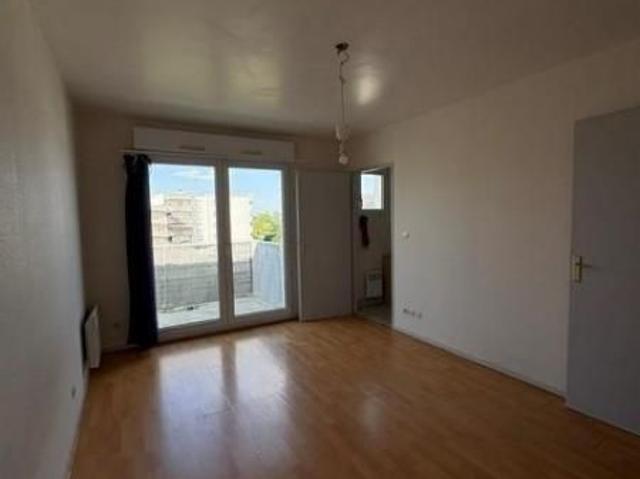 Loue Appartement à Rezé 8 Mai proche Tram Studio et parking sous sol