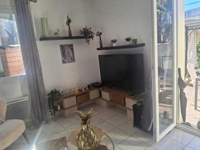 Loue chambre, maison dans copropriété très calme