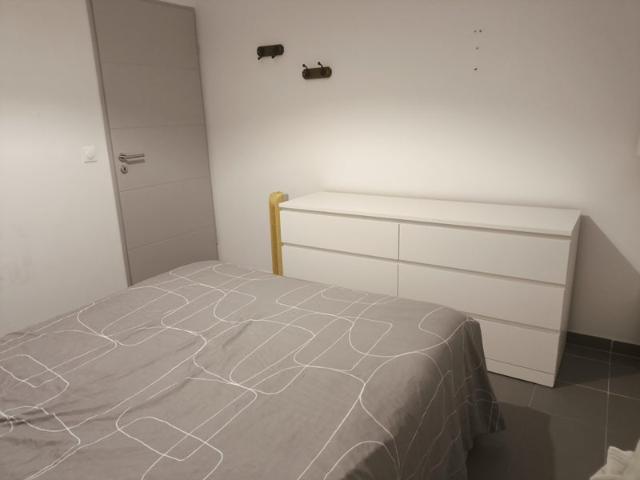Loué chambre meublée de 12 M2 à St Chamas