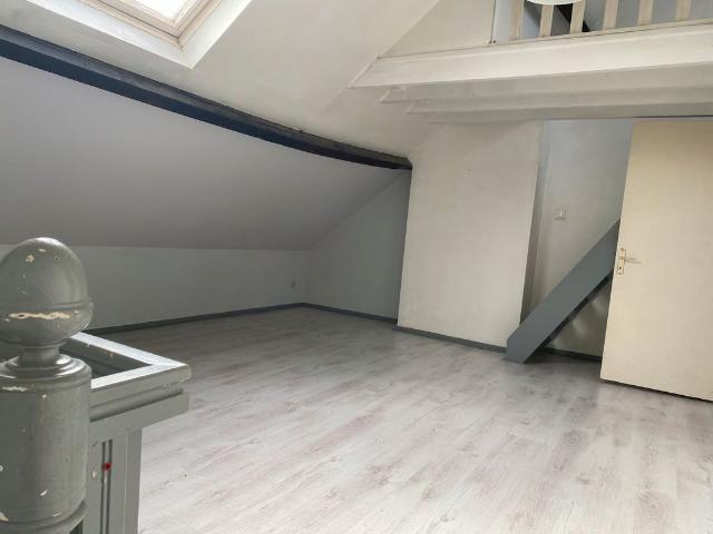 Loue F2 rue de la Louvière Lille