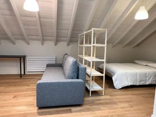 Loue grand studio sous combles