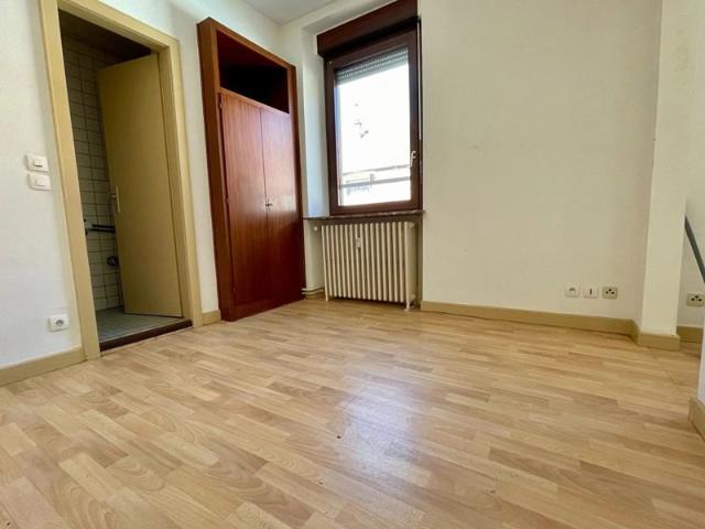 Loue studio de 24m2 au centre ville de SARRE UNION à proximité de l'ensemble des commodités