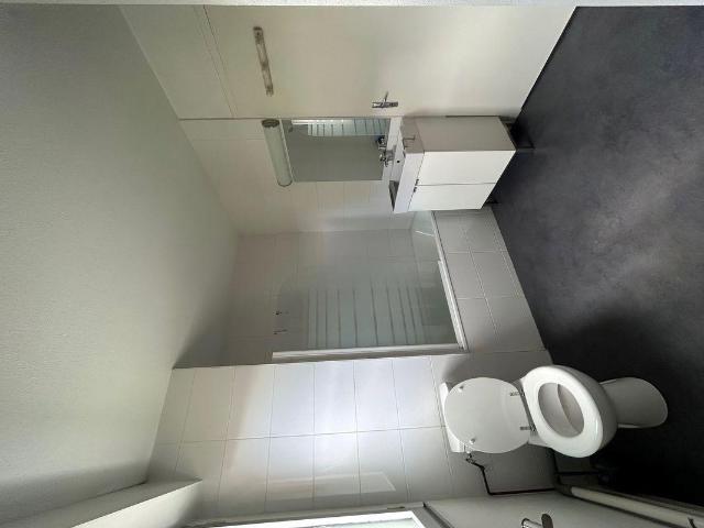 Loue studio + place de parking sous terrain