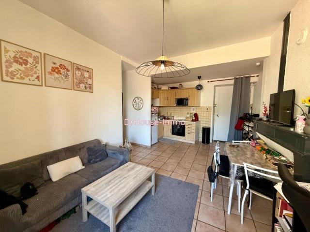 LOUE T2 MEUBLE EN PLEIN CENTRE VILLE DE VALENCE DANS UNE PETITE COPROPRIÉTÉ