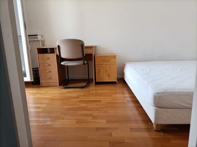 loue une chambre avec balcon en colocation