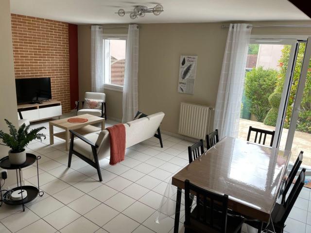 Loue 3 chambres dans colocation mixte à Villebon