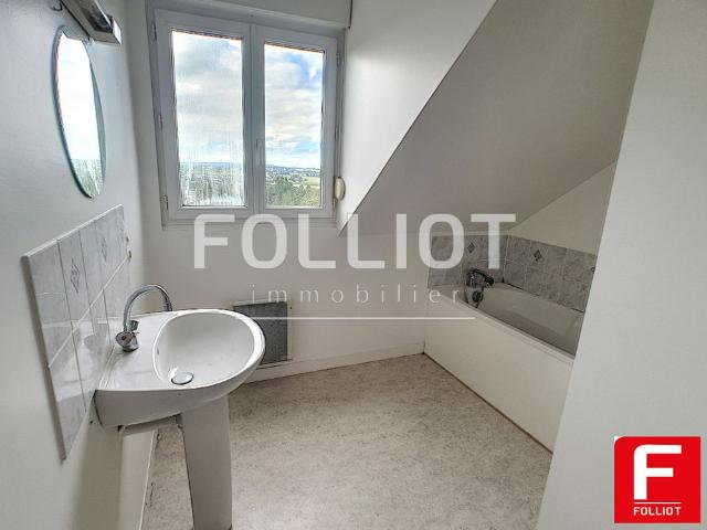 � LOUER VIRE NORMANDIE GRAND F2 PROCHE COMMERCES ET �COLES