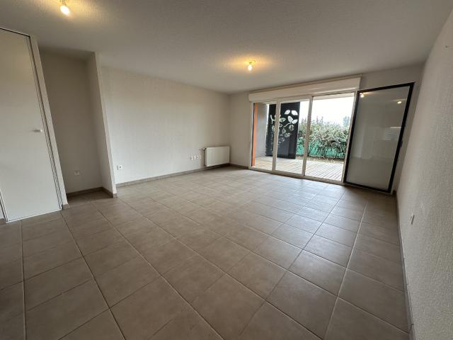 LOUER APPARTEMENT T3 EN REZ DE JARDIN AVEC PARKING,TERRASSES ET JARDIN À SEYSSES 31600