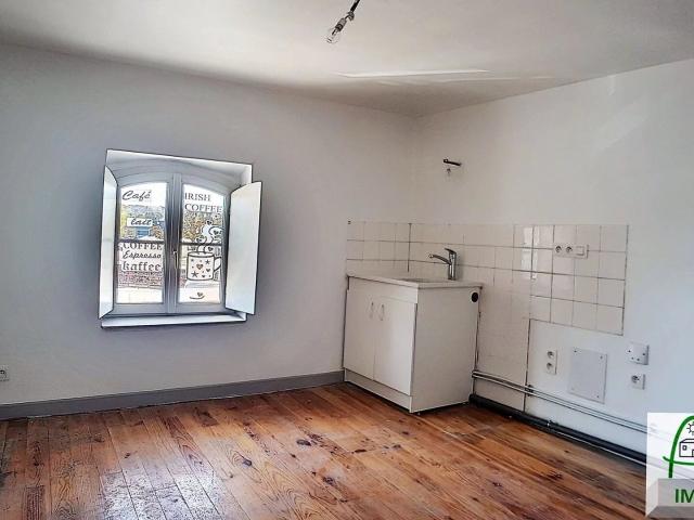 Louer appartement de 4 pièces 62 m² 440 € à Le Bugue 24260: une annonce Arthurimmo.com