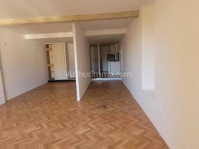 Louer appartement de 2 pièces 52 m² 510 € à Manosque 04100: une annonce Arthurimmo.com