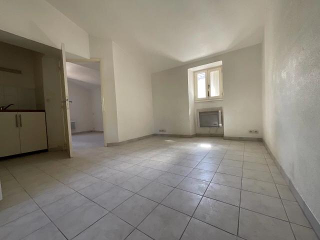 Louer appartement de 2 pièces 24 m² 365 € à Lodève 34700: une annonce Arthurimmo.com
