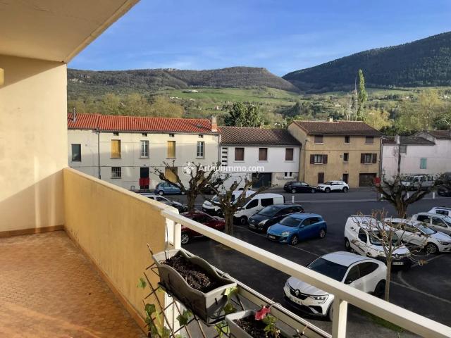 Louer appartement de 3 pièces 68 m² 670 € à Millau 12100: une annonce Arthurimmo.com