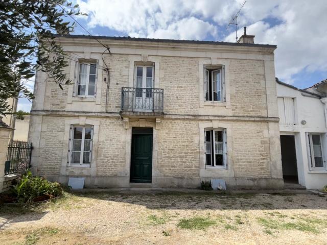 Louer maison de 5 pièces 115 m² 961 € à Niort 79000: une annonce Arthurimmo.com