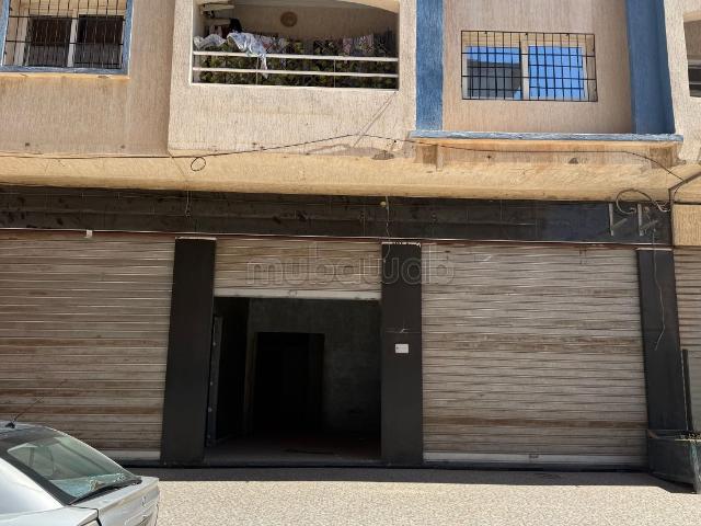 Louez ce local commercial à Hay Houda. Superficie 106 m²