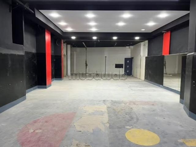 Louez ce local commercial à Les princesses. Surface totale 153 m²
