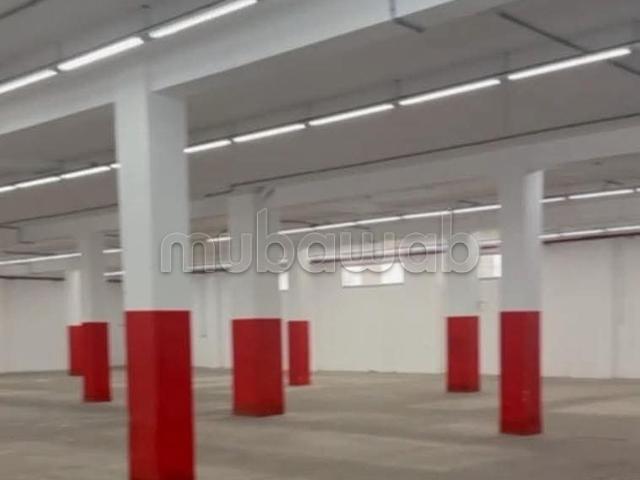 Louez ce local commercial à Lissasfa. Superficie 1200 m²