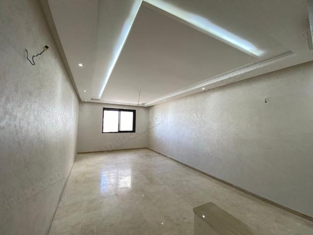 Louez cet appartement à Agdal. 2 chambres. Avec ascenseur et terrasse