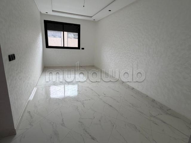 Louez cet appartement à Bd ibn tachfine. Superficie 70 m². Terrasse et ascenseur