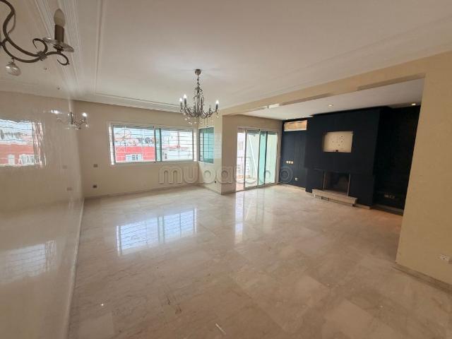 Louez cet appartement à Bourgogne Ouest. 3 chambres agréables. Avec ascenseur