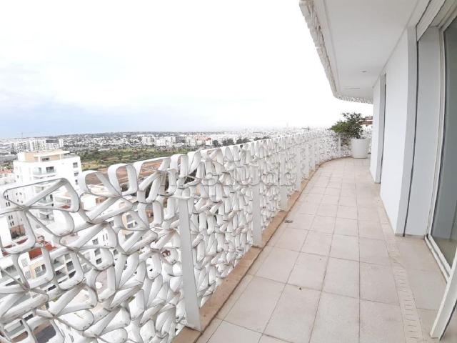 Louez cet appartement à Casablanca Finance City. 3 chambres agréables. Porte blindée et système de double vitrage