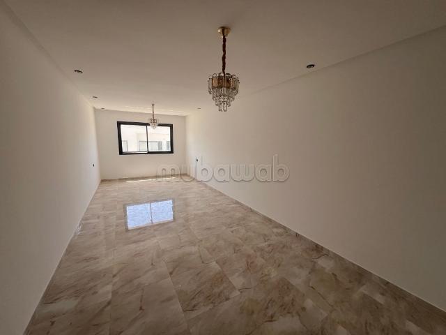 Louez cet appartement à Harhoura. Superficie 150 m². Salon traditionnel marocain, résidence sécurisée
