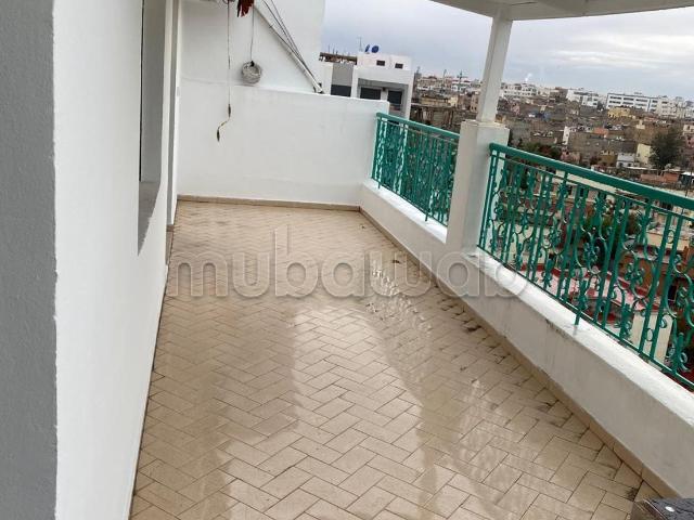 Louez cet appartement à Palmier. 4 pièces. Ascenseur et terrasse
