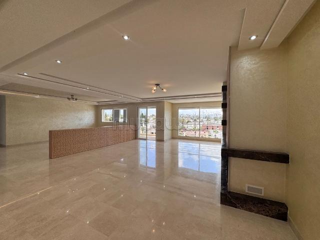 Louez cet appartement à Riyad. 4 chambres agréables. Ascenseur et terrasse