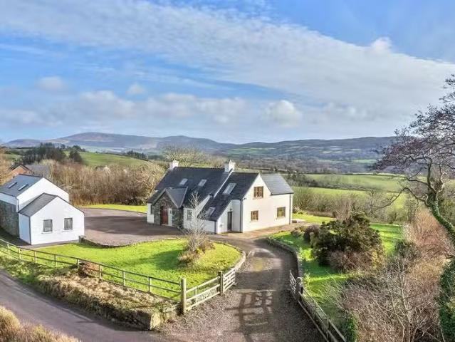 Lough Deeveen, Bantry, Co Cork, P75E932 is for sale