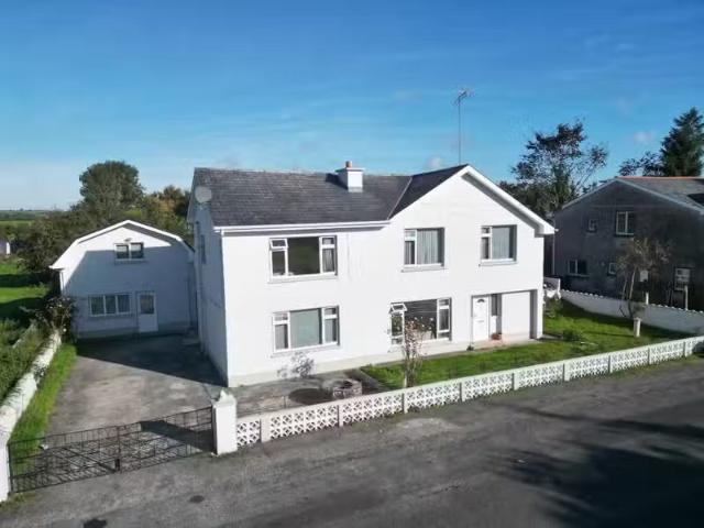 Lough Na Neine House, Castle Lane, Roscommon Town, Roscommon.