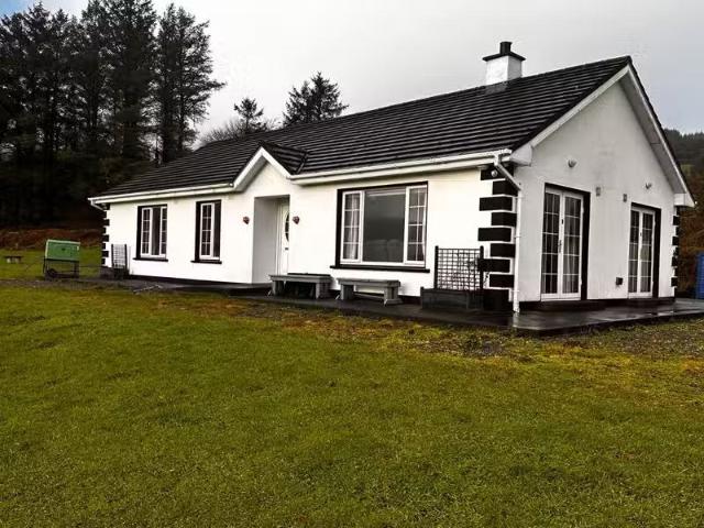 Lougher, Annascaul, Lougher, Co. Kerry, V92TK23 is for sale