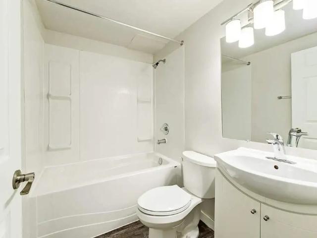 Louise Apartments 1 Bedroom Apartment for Rent at 10029 111 St Nw, Edmonton, AB T5K 1K4 Oliver