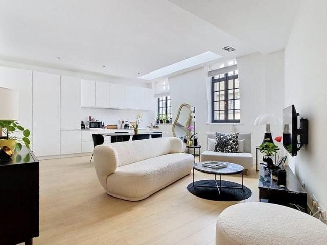 Louise district/Place Stéphanie superb and bright FURNISH…