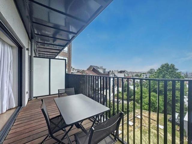 Louise fully furnished available September 1