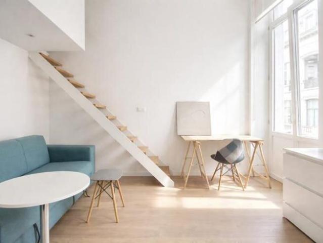 Louise | Luminous duplex studio
