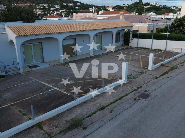 LOULÉ ESPAÇO DE COMERCIAL LOCALIZAÇÃO CENTRAL ESTACIONAMENTO, Loulé