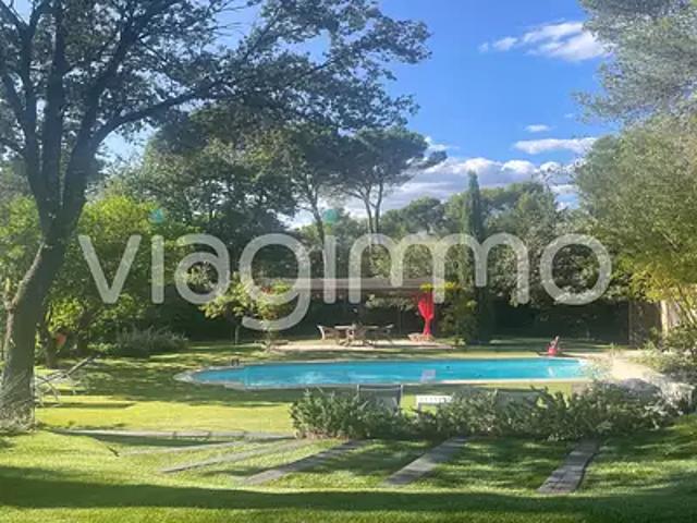 Lourmarin 84160 Achat / Vente maison 5 pièces t5 au dernier étage cave