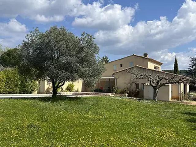 Lourmarin 84160 Achat / Vente maison 5 pièces t5 au dernier étage piscine