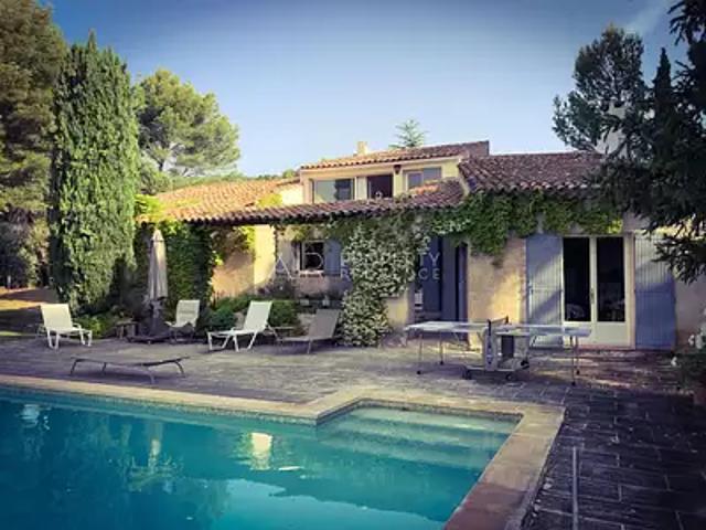 Lourmarin 84160 Achat / Vente maison 7 pièces t7 piscine terrasse