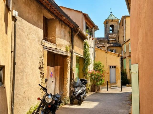 LOURMARIN. MAISON COEUR DE VILLAGE/TERRASSE