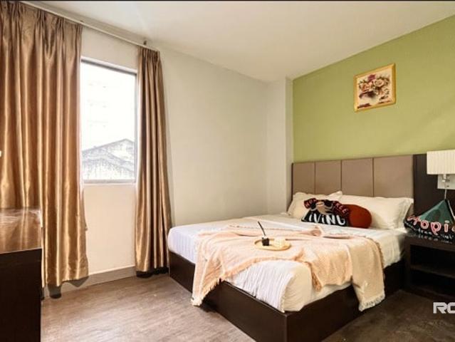Love Food Hunting? Find Place To Stay Near Public Transport? Rent With Us At Petaling Street