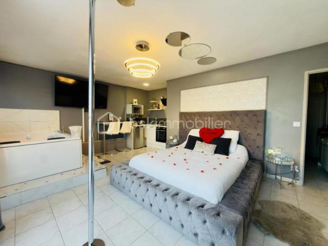 LOVE ROOM RENTABLE – 25 000 / AN – CLÉ EN MAIN – INVESTISSEMENT