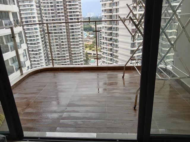 Lovell Country garden danga bay 2bed2bath near CIQ low deposit