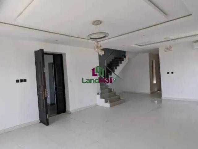 Lovely 3 Bedroom Maisonnette With Swimming Pool at Lekki Phase1, Lagos