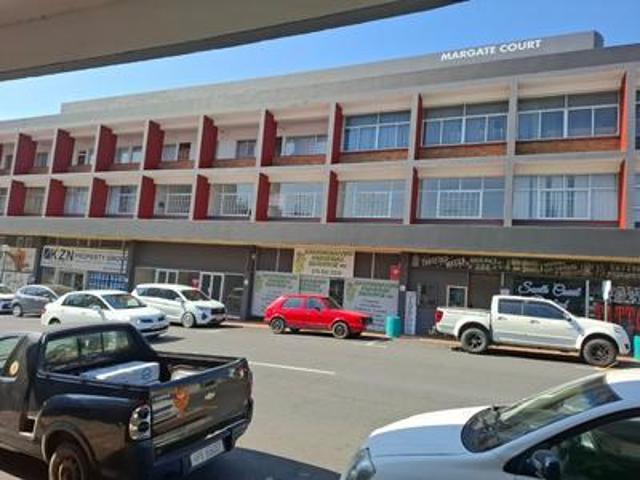 lovely 3 bedroom apartment flat in.